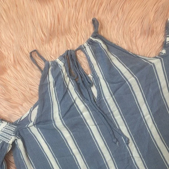 American‎ Eagle Blue & White Off Shoulder Shirt Woman’s Size XS - Picture 2 of 6